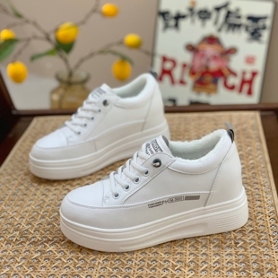 真皮小白鞋女2025秋冬新款加绒保暖内增高板鞋小个子配裙子休闲鞋