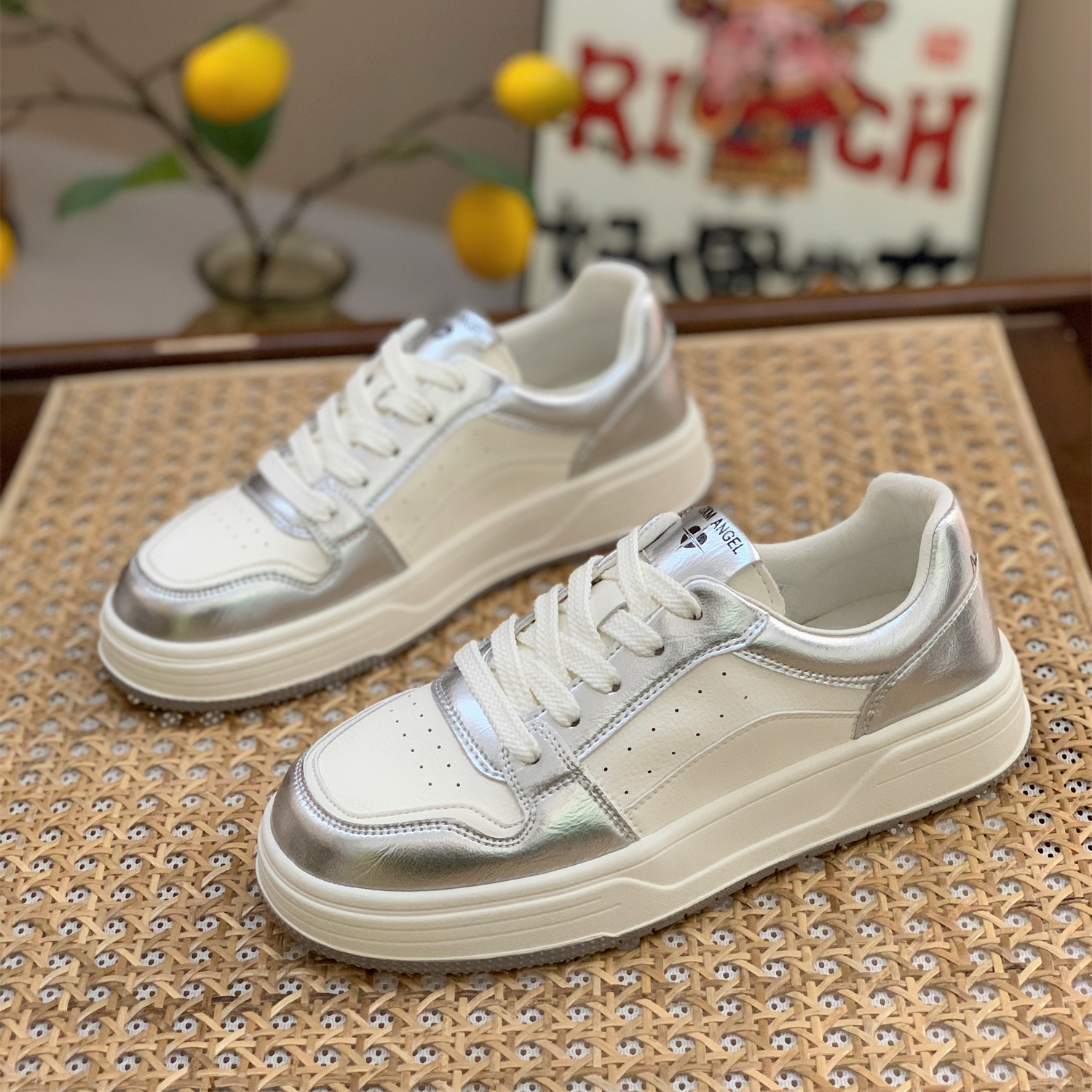 银色圆头小白鞋软度软面透气舒适