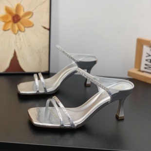 水钻细带仙女风凉拖鞋 时髦方头小个子细跟7CM一字拖 女2026夏新款