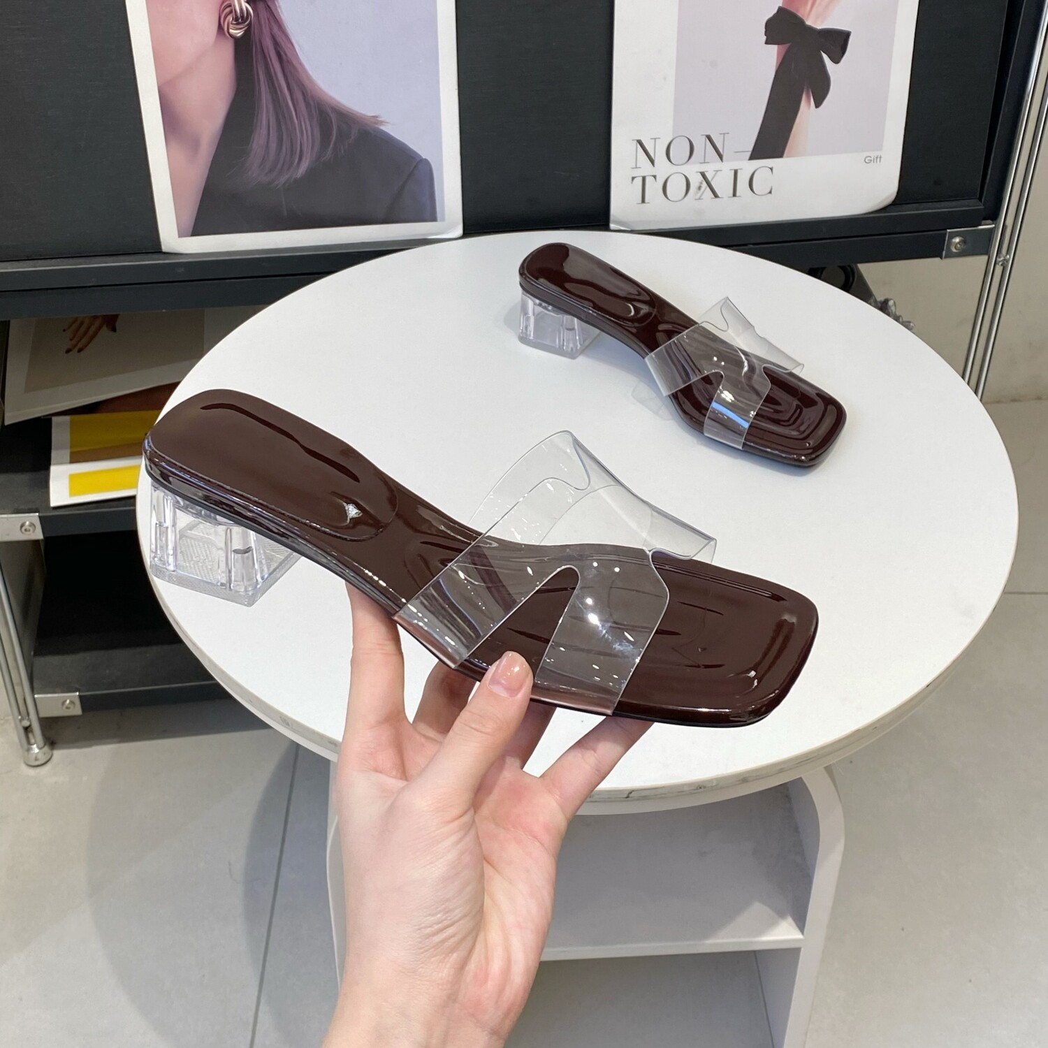 超火透明水晶跟一字拖女夏外穿2026新款仙女风粗跟方头气质凉拖鞋