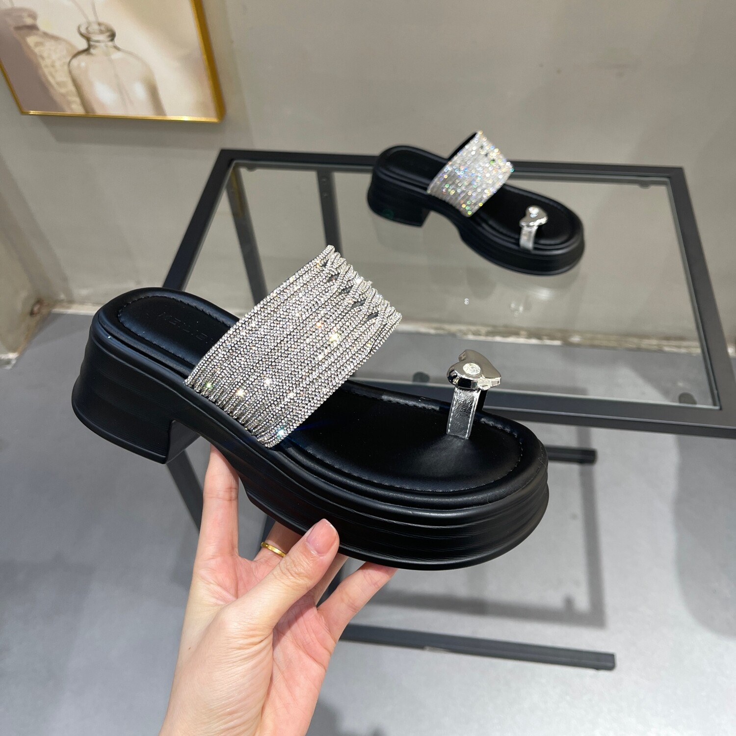 仙女风水钻厚底夹趾人字拖女夏外穿2026新款小个子套趾沙滩凉拖鞋