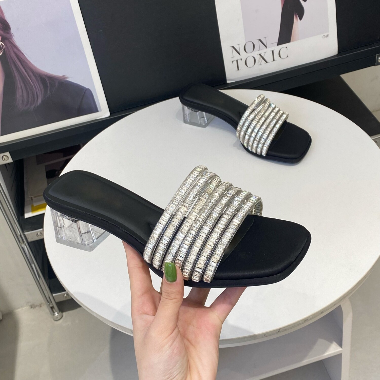 配裙子气质水钻一字拖女夏外穿2026新款法式粗跟方头仙女风凉拖鞋