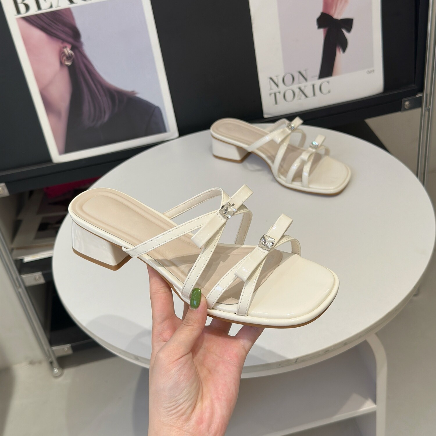 法式方头粗跟一字拖女夏外穿2026新款配裙子水钻仙女风气质凉拖鞋