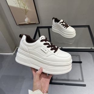 厚底真皮小白鞋女2025秋冬新款配裙子简约小个子增高6cm松糕板鞋