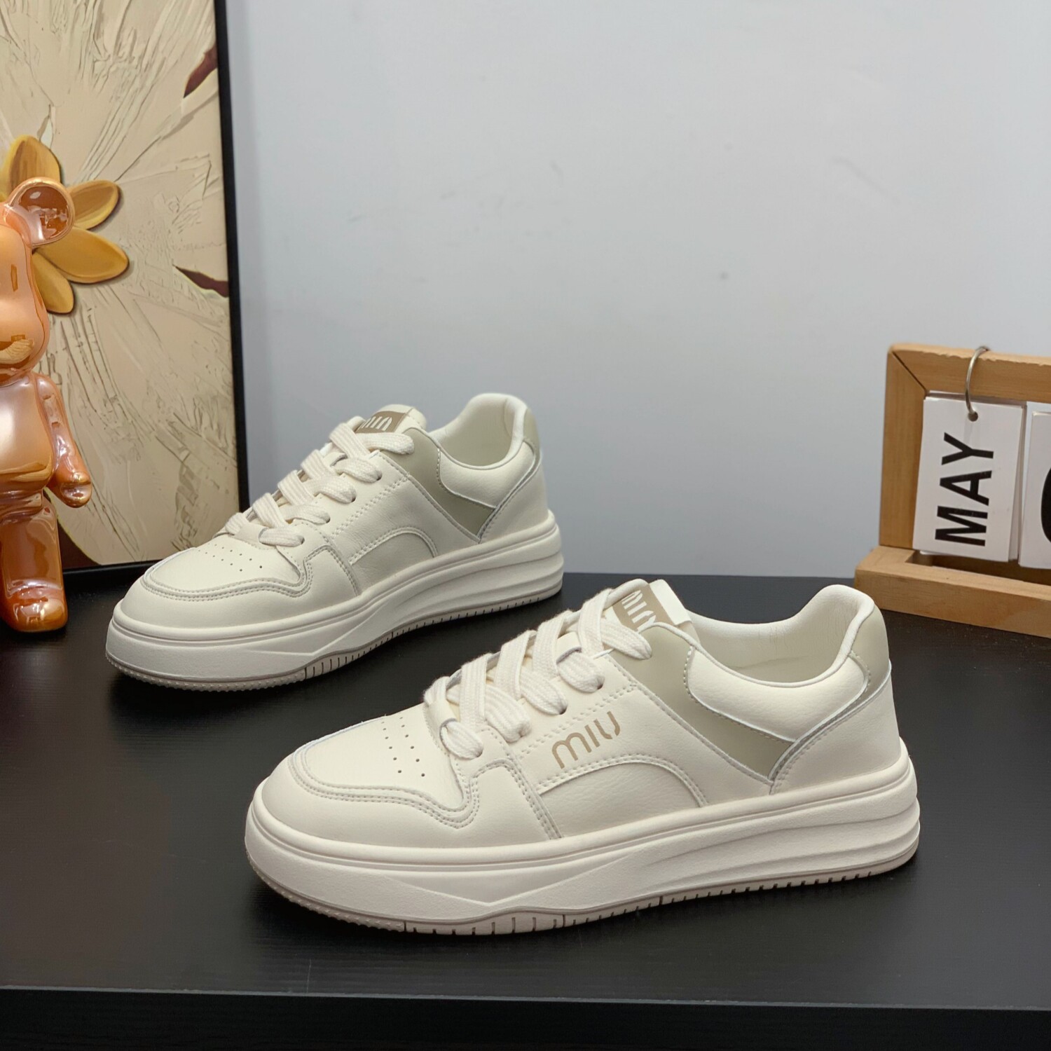 平底显脚小休闲板鞋女2026春季新款真皮小白鞋舒适通勤百搭运动鞋