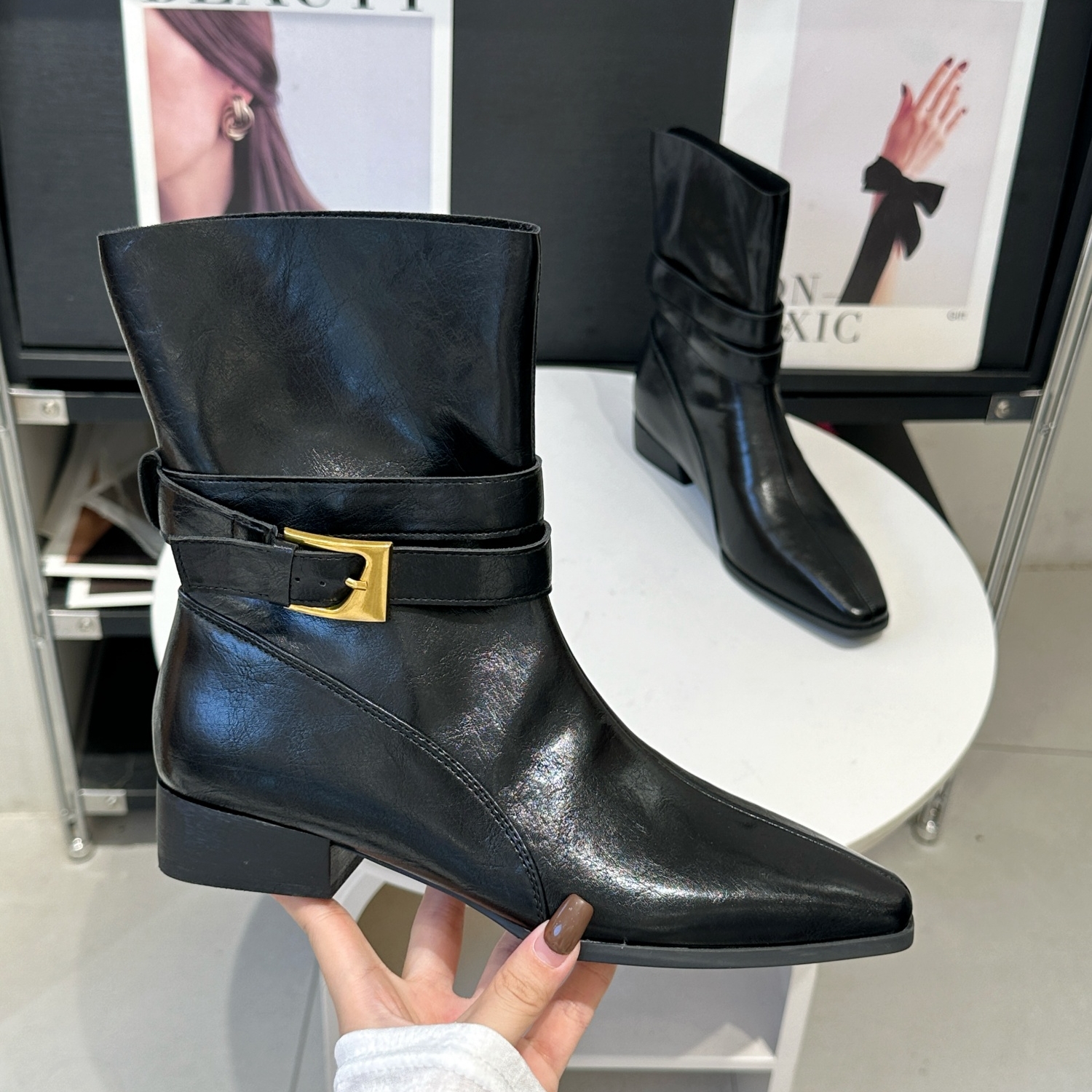 这双粗高跟短靴太拉腿了，巨显瘦