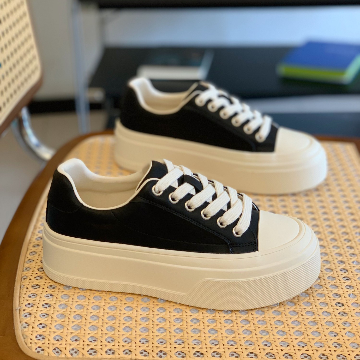 防滑厚底显瘦配裙子休闲板鞋