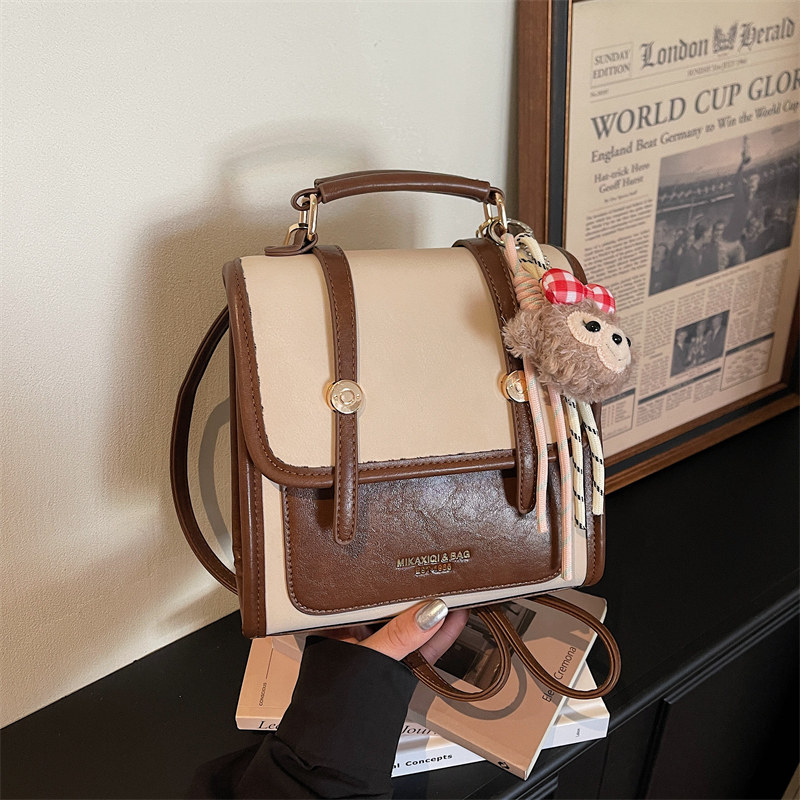 时尚小众包包2026春季新款女手提韩版背包休闲外出背包复古通勤包