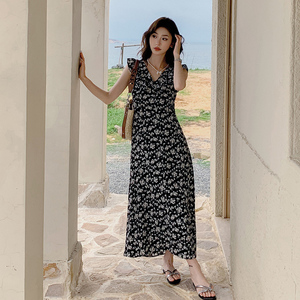 法式复古碎花V领连衣裙女2025夏季新款收腰显瘦小飞袖茶歇长裙子图片