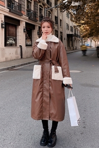现货M028P195K278 2021冬装新款皮衣派克服服外套女羊羔毛图片