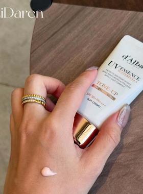 很水润▲韩国dAlba黛尔珀水漾防晒霜 清爽不油防水防汗持久不闷痘