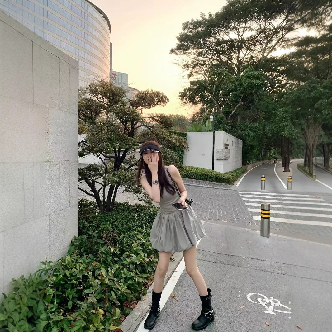 设计感小众芭蕾风无袖连衣裙女春夏季新款拼接U领蓬蓬短款背心裙
