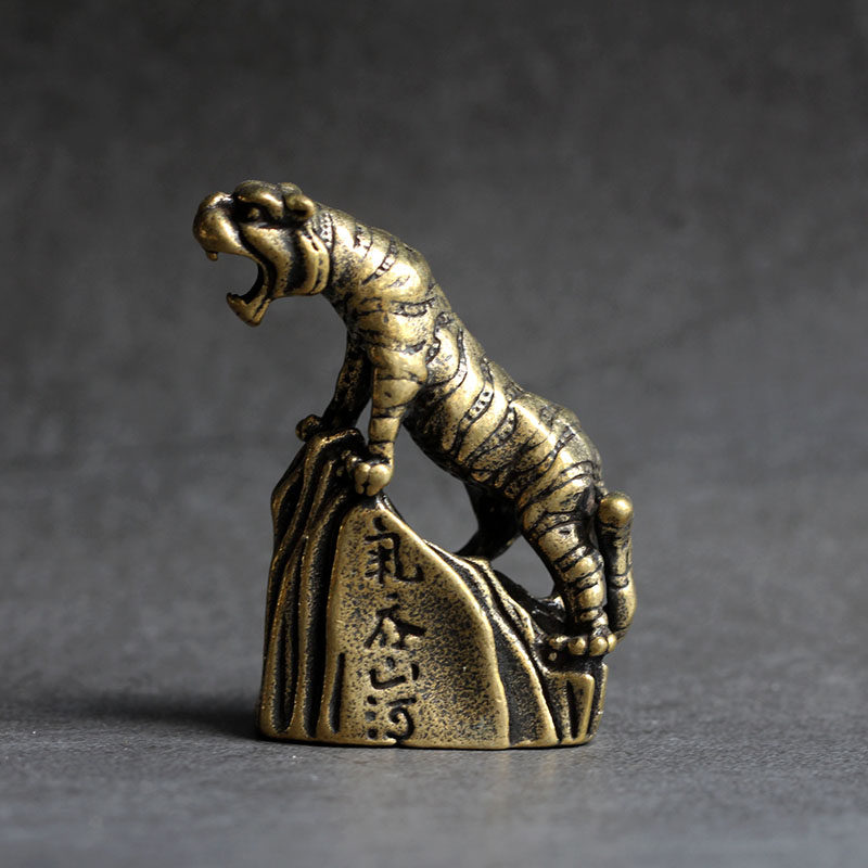 实心纯黄铜办公桌面小摆件生肖老虎气吞山河茶宠工艺品手把玩件