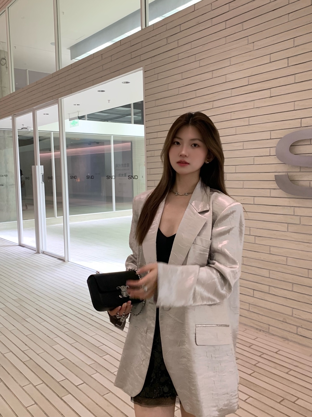 黑色银灰色休闲西装外套女