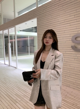 春季光泽感黑色银灰色休闲西装外套女长袖高级肌理感上衣质感西服