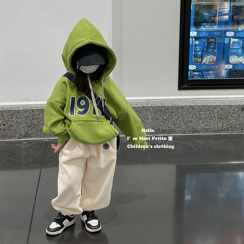韩国绿色儿童加绒加厚卫衣连帽字母男女童笑脸运动裤冬季上学套装