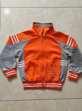 浅灰袖子拼橙色身子三条白针织条上衣校服队服园服大口袋来图定制