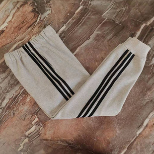 浅灰色三条黑道螺纹束脚中小学生加绒束脚运动校服裤子宽松春秋款