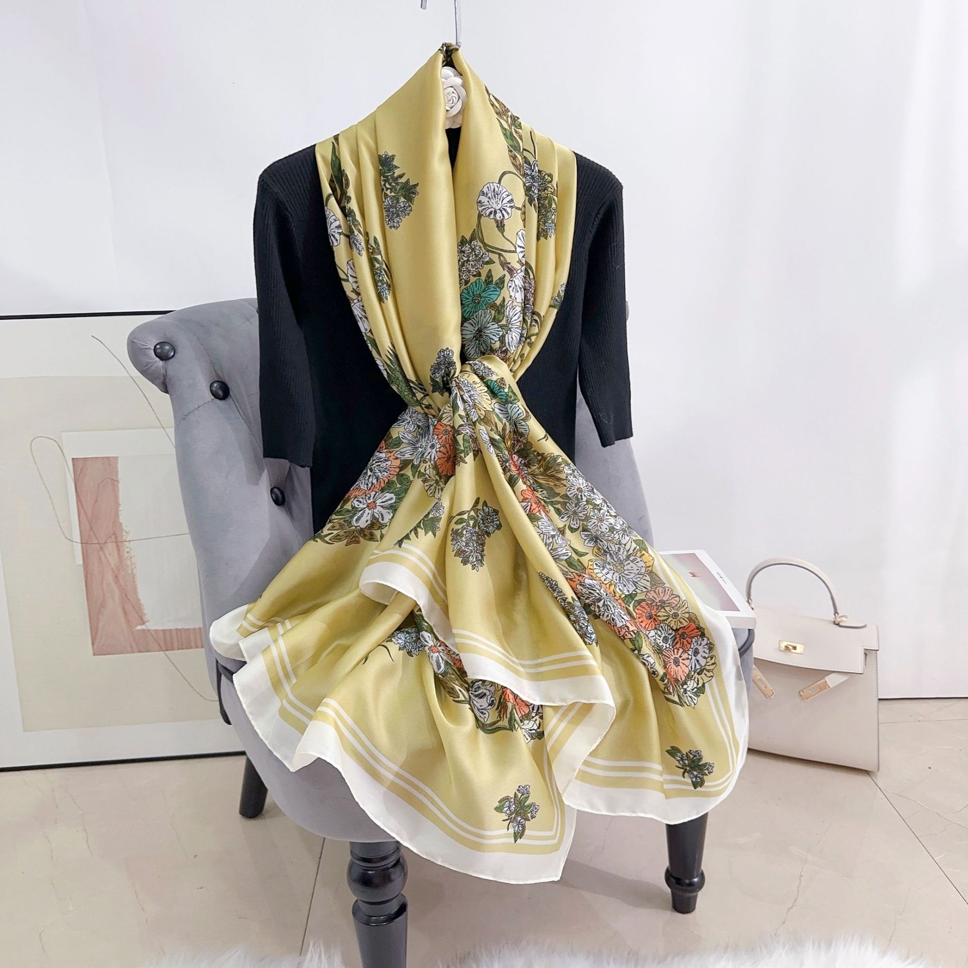 春夏季外搭时尚新款仿真丝花卉长巾海边旅游防晒沙滩巾送妈妈