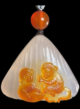 天然玛瑙玉髓俏色雕刻掌上明珠吊坠挂件文玩收藏送礼饰品