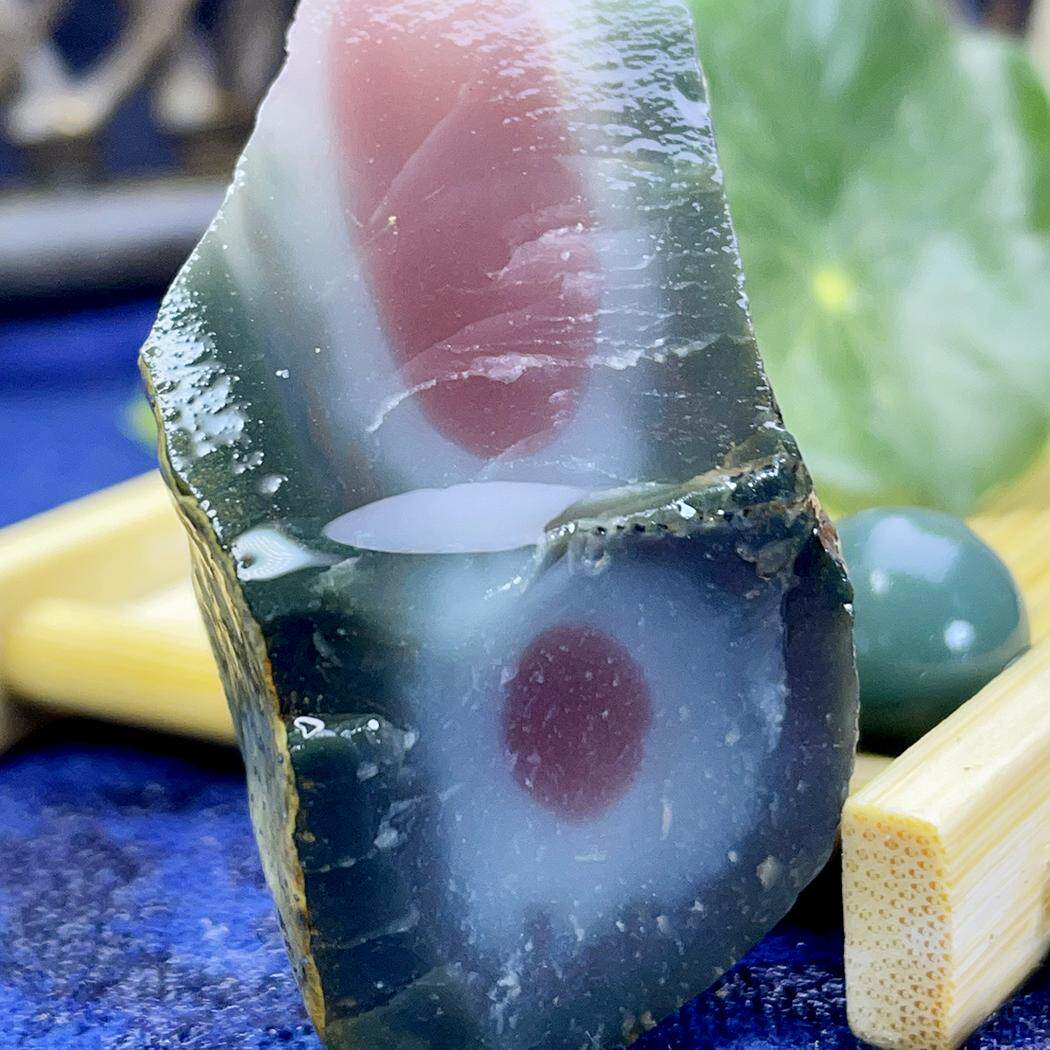 35克收藏玉石原石红白绿三色秦紫玉原矿天然盐源玛瑙原石和田玉