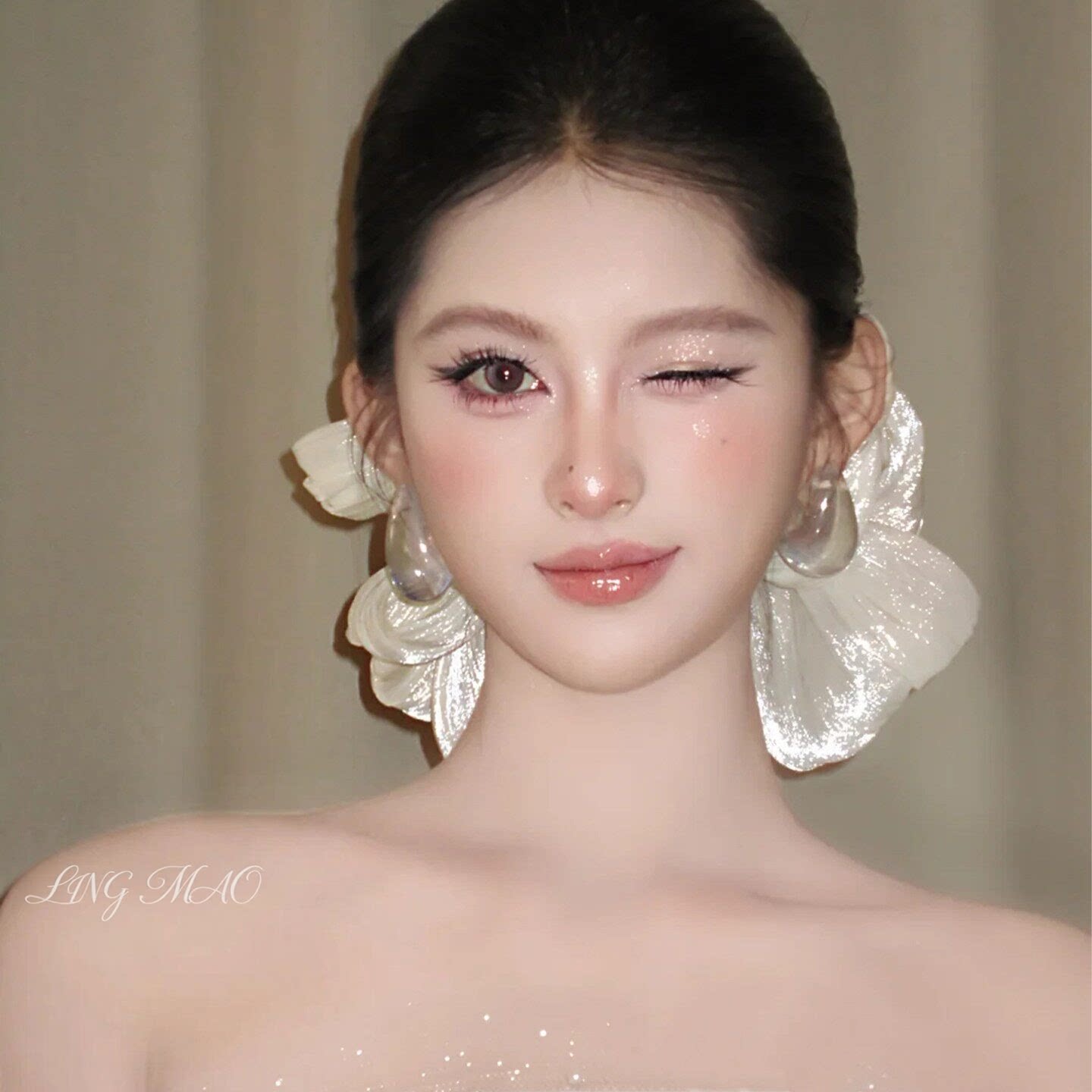 超大白色蝴蝶结长飘带发饰后脑勺发饰新娘领证结婚拍照氛围感头饰
