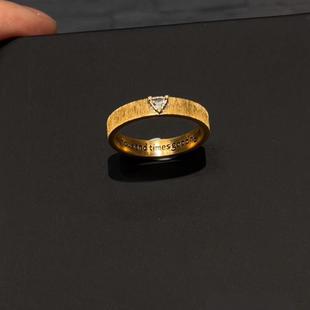 中古黑金做旧拉丝三角仿锆石戒指小众复古高级感港风食指戒冷淡风