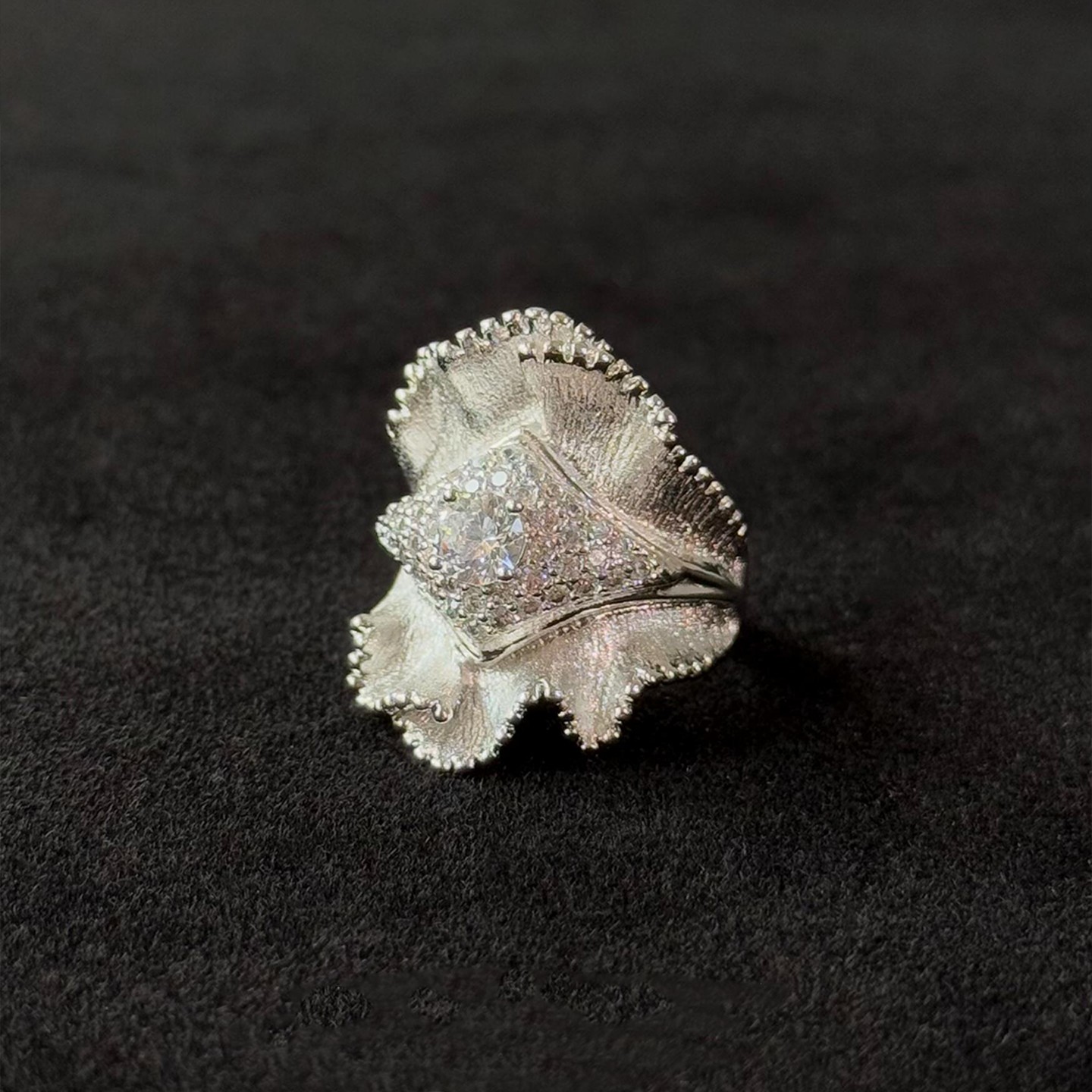 重工银色拉丝细闪裙边戒指高级感