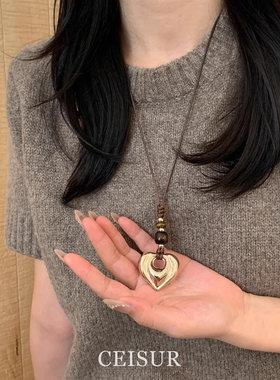 韩系光面爱心吊坠木珠编绳项链女时尚个性百搭毛衣链秋冬复古配饰