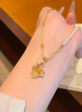 复古金色渐变枫叶仿珍珠拼接项链