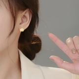 Серьги, красный небольшой дизайнерский оберег на день рождения, коллекция 2022, тренд сезона