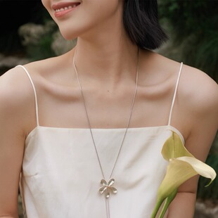 千代兰花朵项链女款2025新款高级感轻奢小众可抽拉秋冬长款毛衣链