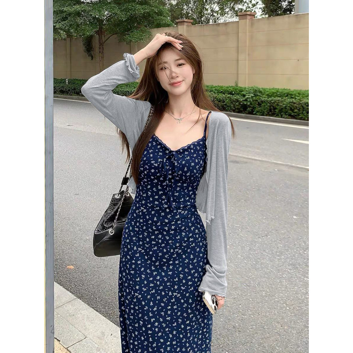 夏季搭配一整套气质温柔韩版显瘦碎花连衣裙女开衫吊带长裙两件套图片