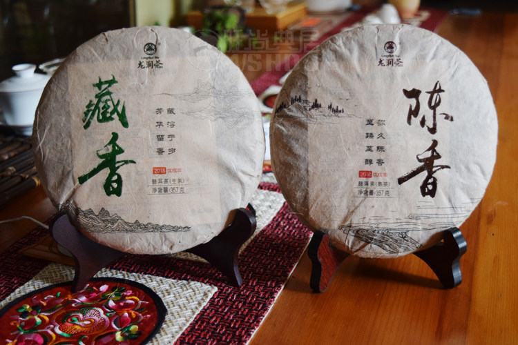 顺丰劵双饼云南龙润普洱茶叶2018年藏香生茶+陈香熟茶七子饼棉纸