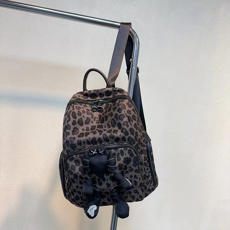 潮流女包新款双肩包豹纹尼龙背包可爱公仔单肩包休闲百搭通勤包爆