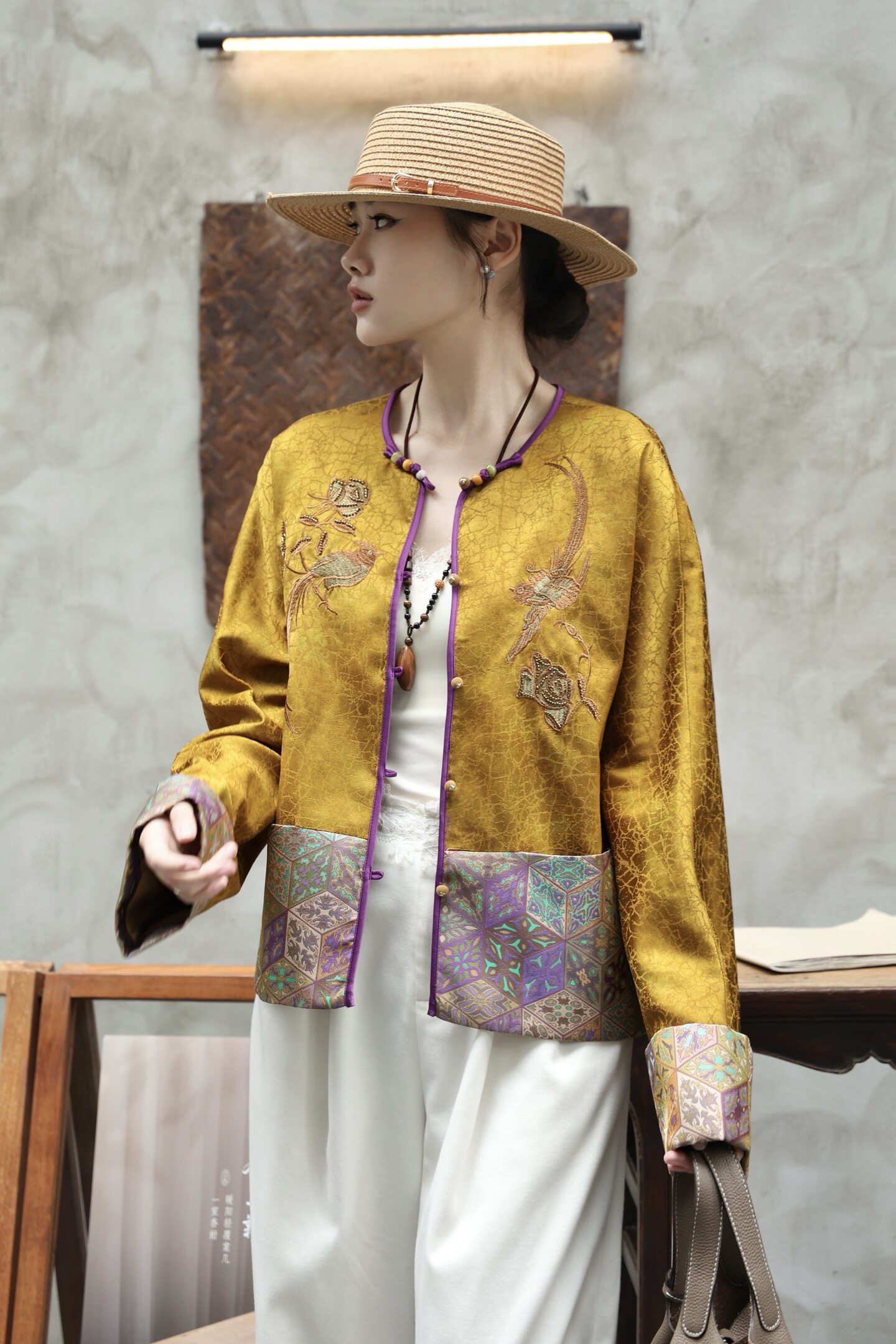 欧货人丝香云纱拼宋锦面料重工钉珠绣花圆领盘扣减龄百搭国风外套