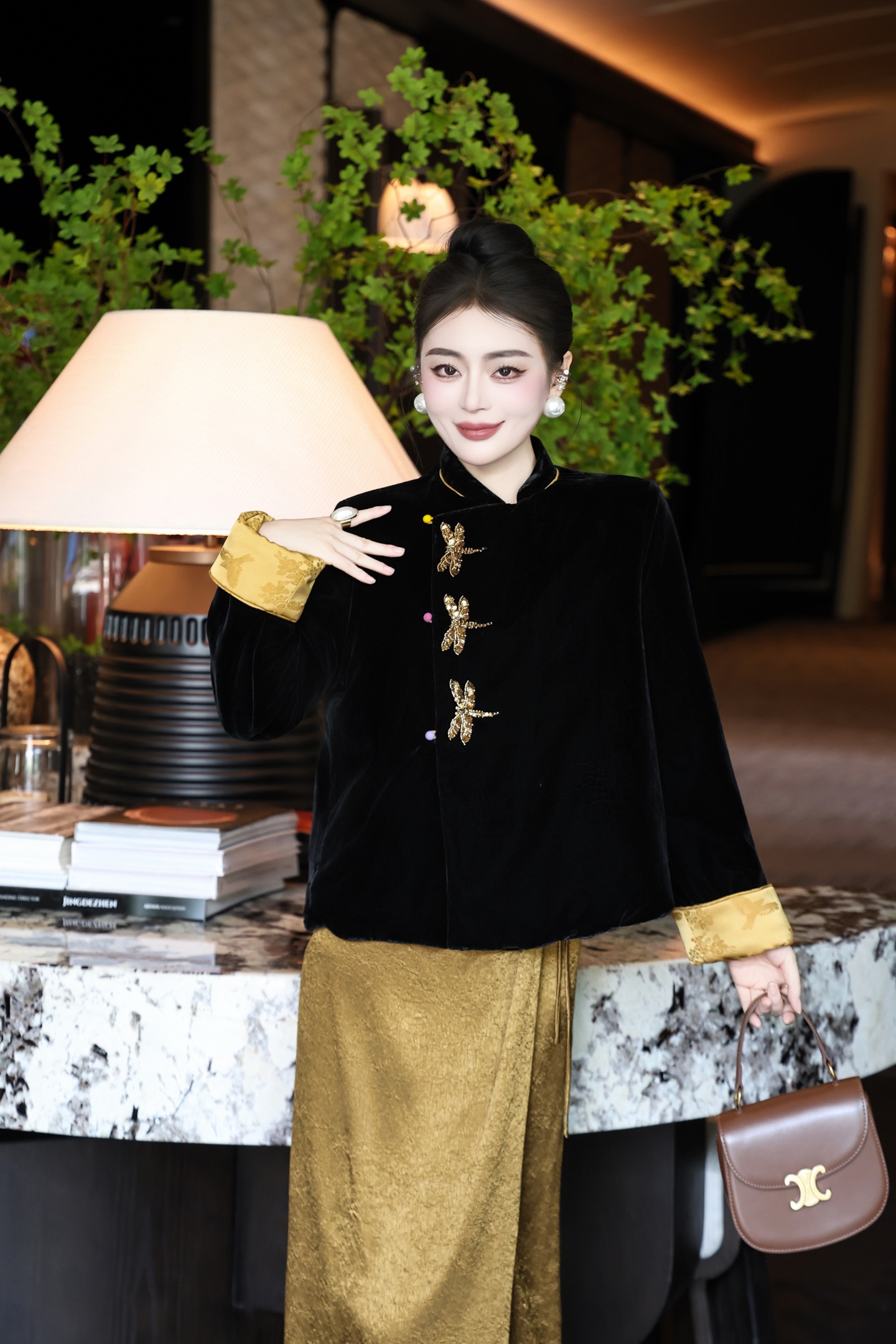 欧货新款定制真丝丝绒面料三只蝴蝶珠片绣花夹棉国风棉服外套