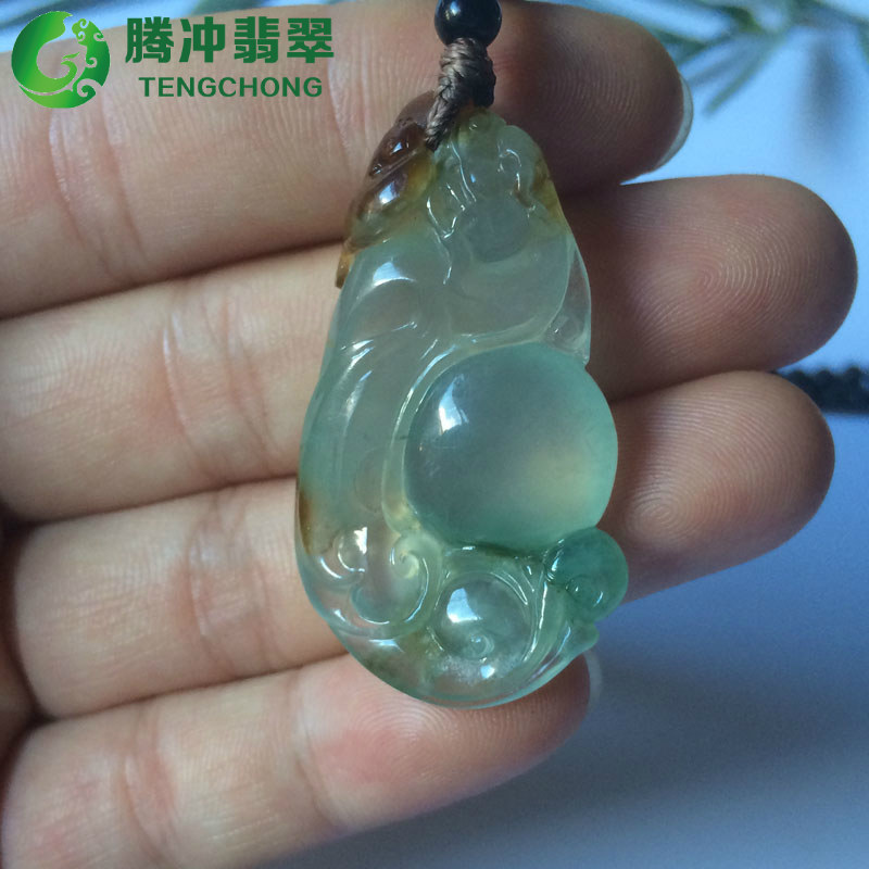 腾冲拆老房子 出土老拉丝 翡翠 原石老料子 雕刻 冰种龙戏珠 挂件