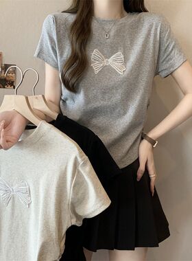 灰色蝴蝶结刺绣短款短袖t恤女夏季2026新款设计感正肩修身上衣服