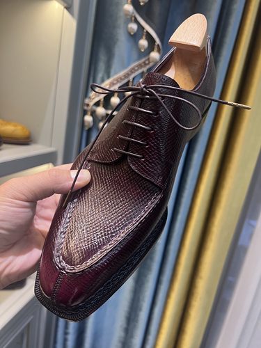 固伦手工三线挪威缝德比款霍尔纹沉船皮荔枝纹酒红色渐变琴底挑缝