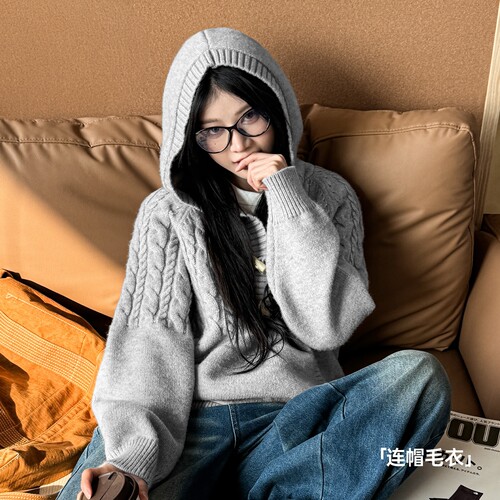 马登女装美拉德风带帽加厚毛衣