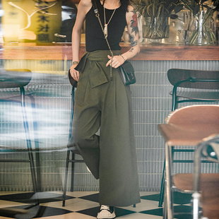 秋女 独特腰头收腰显腿直垂感背带裤 马登军绿色工装 休闲高腰阔腿裤