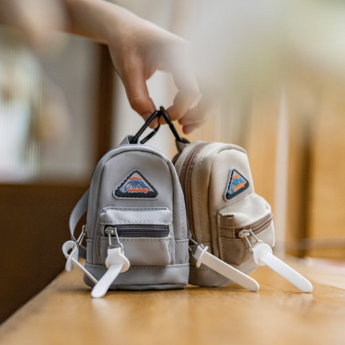 马登女装斜挂耳机腰包