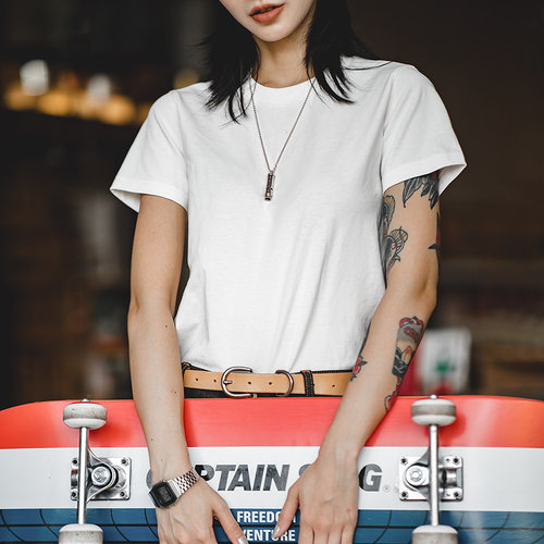 马登女装黑白色正肩基础款短袖T