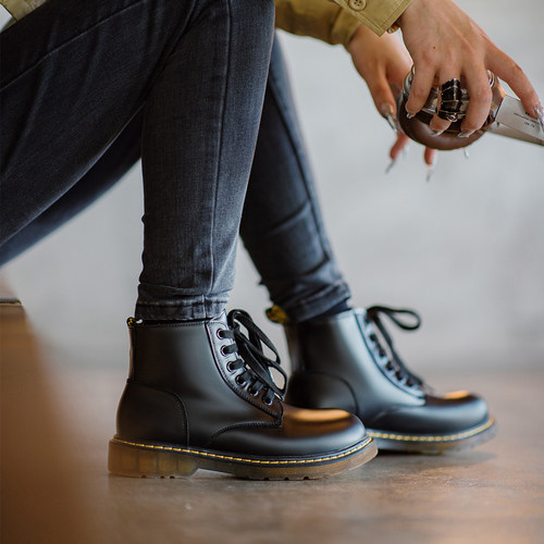 马登女装厚底英伦风高帮马丁靴