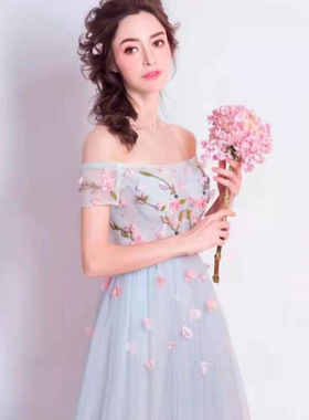 2026夏季新款仙美浅蓝灰色花瓣伴娘服晚宴年会演出晚礼服厂家