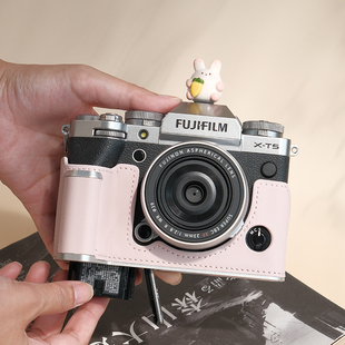 适用于富士XT5保护套手柄款防脱手X100VI皮套XS20XT50XM5相机包粉