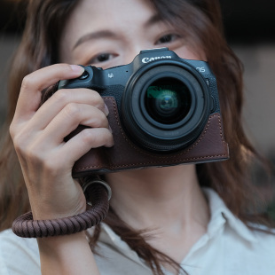 佳能R8头层牛皮保护套产品细节 R50RPR10真皮底座R62皮套相机包