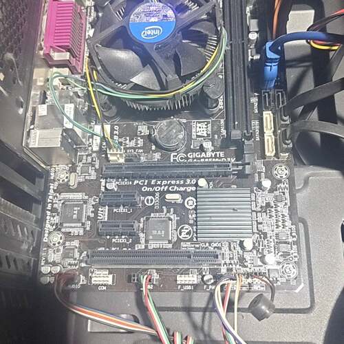 可议价技嘉GA-B85M-D3V主板，件，接口齐全，支持DDR