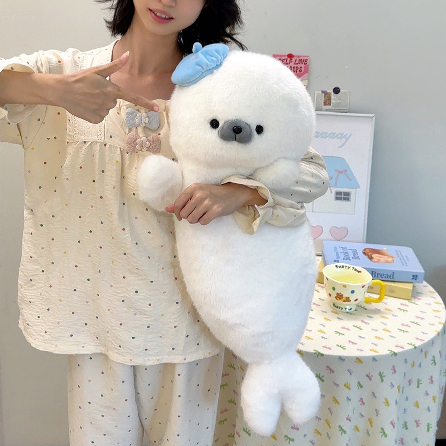 可爱海豹玩偶女孩睡觉抱枕